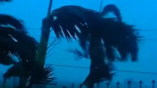 Le typhon Mangkhut envahit les Philippines