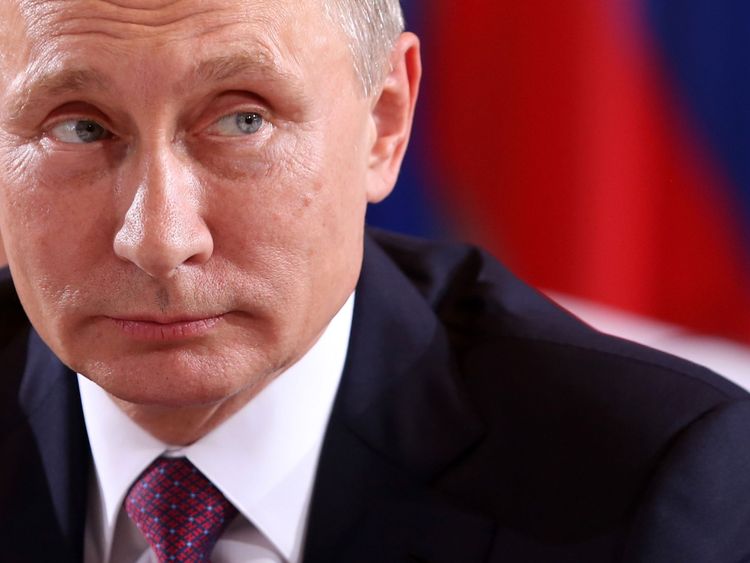 Le président russe Vladimir Poutine, la chancelière allemande Angela Merkel, le président français François Hollande et le président ukrainien Petro Poroshenko sont venus discuter du processus de paix ukrainien à la chancellerie fédérale allemande le 19 octobre 2016 à Berlin, en Allemagne. Les dirigeants de la Russie, de l’Ukraine, de la France et de l’Allemagne, connus sous le nom de Normandy Four, se sont rencontrés à Berlin pour discuter de la mise en œuvre du protocole de Minsk, une feuille de route pour résoudre le conflit en Ukraine après l’invasion des forces russes péninsule de Crimée. Les États-Unis ont menacé de nouvelles sanctions contre la Russie si le pays n’appliquait pas le plan au cours des prochains mois ou ne parviendrait pas à un plan pour y parvenir.