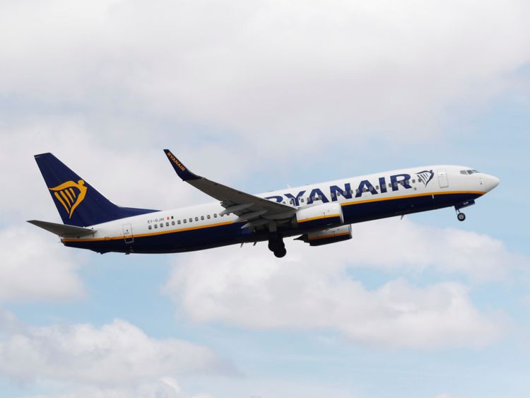 Un Boeing 737-800 de Ryanair décolle à l'aéroport de Lisbonne, Portugal, le 5 juillet 2018. REUTERS / Rafael Marchante