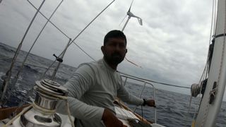 Marin indien échoué sur le yacht "srcset =" https://e3.365dm.com/18/09/320x180/skynews-sailor-stranded_4431004.jpg?20180923150541 320w, https://e3.365dm.com/18/09/ 640x380 / skynews-sailor-stranded_4431004.jpg? 20180923150541 640w, https://e3.365dm.com/18/09/736x414/skynews-sailor-stranded_4431004.jpg?20180923150541 736w, https://e3.365dm.com/ 18/09 / 992x558 / skynews-sailor-stranded_4431004.jpg? 20180923150541 992w, https://e3.365dm.com/18/09/1096x616/skynews-sailor-stranded_4431004.jpg?20180923150541 1096w, https: // e3. 365dm.com/18/09/1600x900/skynews-sailor-stranded_4431004.jpg?20180923150541 1600w, https://e3.365dm.com/18/09/1920x1080/skynews-sailor-stranded_4431004.jpg?20180923150541 1920w, https: //e3.365dm.com/18/09/2048x1152/skynews-sailor-stranded_4431004.jpg?20180923150541 2048w "tailles =" (min-width: 900px) 992px, 100vw
