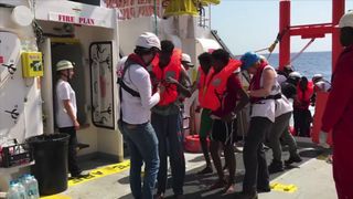 L'Espagne a reçu le plus grand nombre de réfugiés et de migrants tentant d'atteindre l'Europe par la mer cette année "srcset =" https://e3.365dm.com/18/08/320x180/skynews-spain-europe-migration_4398061.jpg?20180822180220 320w , https://e3.365dm.com/18/08/640x380/skynews-spain-europe-migration_4398061.jpg?20180822180220 640w, https://e3.365dm.com/18/08/736x414/skynews-spain- europe-migration_4398061.jpg? 20180822180220 736w, https://e3.365dm.com/18/08/992x558/skynews-spain-europe-migration_4398061.jpg?20180822180220 992w, https://e3.365dm.com/18/ 08 / 1096x616 / skynews-spain-europe-migration_4398061.jpg? 20180822180220 1096w, https://e3.365dm.com/18/08/1600x900/skynews-spain-europe-migration_4398061.jpg?20180822180220 1600w, https: // e3.365dm.com/18/08/1920x1080/skynews-spain-europe-migration_4398061.jpg?20180822180220 1920w, https://e3.365dm.com/18/08/2048x1152/skynews-spain-europe-migration_4398061.jpg ? 20180822180220 2048w "tailles =" (min-width: 900px) 992px, 100vw