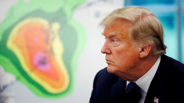 Donald Trump dit que la Maison Blanche est totalement préparée. fournir de l'aide lorsque Florence frappe