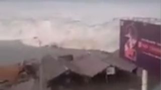Le tsunami frappe Palu en Indonésie "srcset =" https://e3.365dm.com/18/09/320x180/skynews-tsunami-palu-indonesia_4436620.jpg?20180928163118 320w, https://e3.365dm.com/18/ 09 / 640x380 / skynews-tsunami-palu-indonesia_4436620.jpg? 20180928163118 640w, https://e3.365dm.com/18/09/736x414/skynews-tsunami-palu-indonesia_4436620.jpg?20180928163118 736w, https: // e3.365dm.com/18/09/992x558/skynews-tsunami-palu-indonesia_4436620.jpg?20180928163118 992w, https://e3.365dm.com/18/09/1096x616/skynews-tsunami-palu-indonesia_4436620.jpg ? 20180928163118 1096w, https://e3.365dm.com/18/09/1600x900/skynews-tsunami-palu-indonesia_4436620.jpg?20180928163118 1600w, https://e3.365dm.com/18/09/1920x1080/skynews -tsunami-palu-indonesia_4436620.jpg? 20180928163118 1920w, https://e3.365dm.com/18/09/2048x1152/skynews-tsunami-palu-indonesia_4436620.jpg?20180928163118 2048w "tailles =" (min-width: 900px ) 992px, 100vw