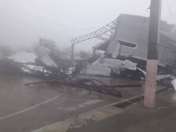 Un bâtiment endommagé dans la ville de Laoag