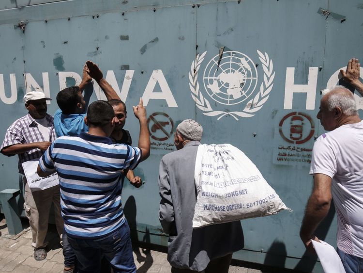 Les travailleurs de l'UNRWA à Gaza protestent contre les suppressions d'emplois en juillet