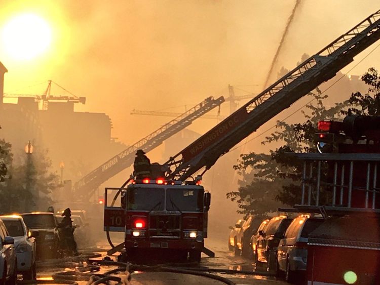 Les pompiers ont qualifié ce flambeau de défi majeur