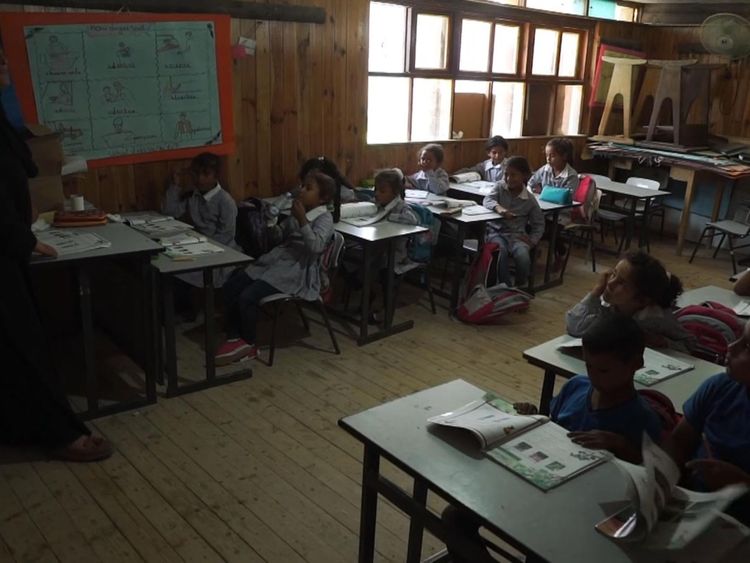 Le village a même sa propre école bien qu’il n’y ait que 180 habitants