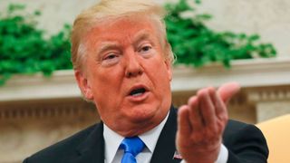 M. Trump a déclaré que son administration avait obtenu une commande militaire de l'ordre de 110 milliards USD de l'Arabie Saoudite "srcset =" https://e3.365dm.com/18/10/320x180/skynews-donald-trump-saudi-arabia_4452669.jpg ? 20181014021625 320w, https://e3.365dm.com/18/10/640x380/skynews-donald-trump-saudi-arabia_4452669.jpg?20181014021625 640w, https://e3.365dm.com/18/10/736x414 /skynews-donald-trump-saudi-arabia_4452669.jpg?20181014021625 736w, https://e3.365dm.com/18/10/992x558/skynews-donald-trump-saudi-arabia_4452669. Les performances /e3.365dm.com/18/10/1096x616/skynews-donald-trump-saudi-arabia_4452669.jpg?20181014021625 1096w, https://e3.365dm.com/18/10/1600x900/skynews-donald-trump- saudi-arabia_4452669.jpg? 20181014021625 1600w, https://e3.365dm.com/18/10/1920x1080/skynews-donald-trump-saudi-arabia_4452669.jpg?20181014021625 1920w, https://e365dm.com/ 18/10 / 2048x1152 / skynews-donald-trump-saudi-arabia_4452669.jpg? 20181014021625 2048w "tailles =" (min-largeur: 900px) 992px, 100vw