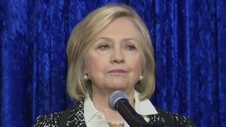 Hillary Clinton a réagi à l'alerte de colis suspect chez elle et aux menaces pesant sur Obama et CNN.