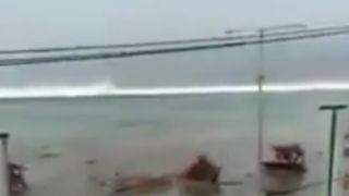 Tsunami UGC
 Indonésie "srcset =" https://e3.365dm.com/18/09/320x180/72c50d75b1088374e05f792231a694e30a95b70aa7a55bd4df518f8dd75fe275_4438356.jpg?20181001033423 320W, 640W https://e3.365dm.com/18/09/640x380/72c50d75b1088374e05f792231a694e30a95b70aa7a55bd4df518f8dd75fe275_4438356.jpg?20181001033423 , https://e3.365dm.com/18/09/736x414/72c50d75b1088374e05f792231a694e30a95b70aa7a55bd4df518f8dd75fe275_4438356.jpg?20181001033423 736w, 992w https://e3.365dm.com/18/09/992x558/72c50d75b1088374e05f792231a694e30a95b70aa7a55bd4df518f8dd75fe275_4438356.jpg?20181001033423, https: / /e3.365dm.com/18/09/1096x616/72c50d75b1088374e05f792231a694e30a95b70aa7a55bd4df518f8dd75fe275_4438356.jpg?20181001033423 1096w, 1600w https://e3.365dm.com/18/09/1600x900/72c50d75b1088374e05f792231a694e30a95b70aa7a55bd4df518f8dd75fe275_4438356.jpg?20181001033423, https: //e3.365dm .com / 18/09 / 1920x1080 / 72c50d75b1088374e05f792231a694e30a95b70aa7a55bd4df518f8dd75fe275_4438356.jpg? 20181001033423 1920w, https://e3.365dm.com/18/09/2048x115 2 / 72c50d75b1088374e05f792231a694e30a95b70aa7a55bd4df518f8dd75fe275_4438356.jpg? 20181001033423 2048w "tailles =" (min-width: 900px) 992px, 100vw