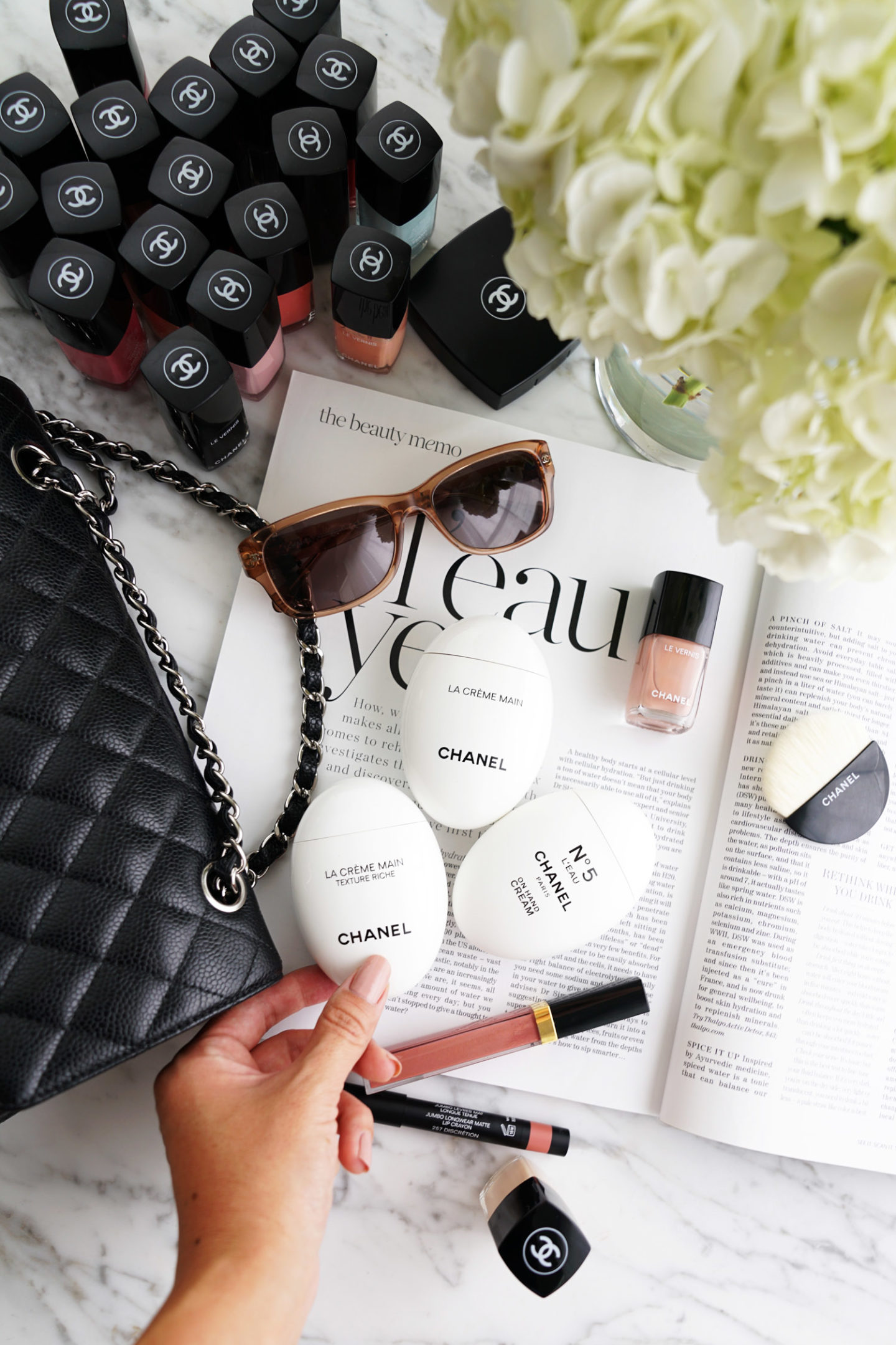 Examen de la crème pour les mains Chanel, La Creme Main, Crème pour les mains et texture N ° 5 Leau