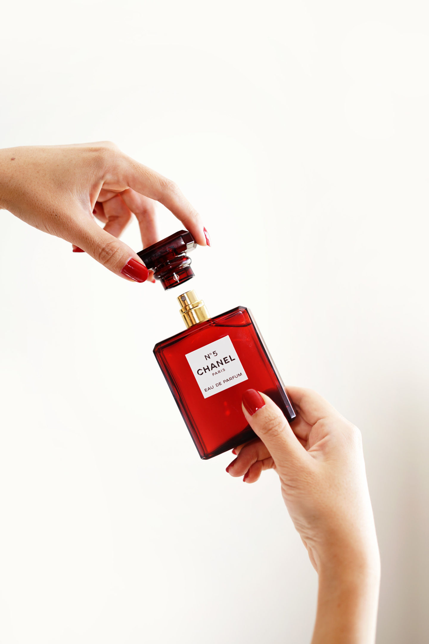Chanel No 5 Eau de Parfum Rouge Édition Limitée Fête 2018 | Le look book beauté