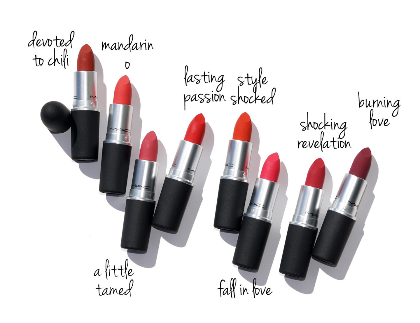 MAC Powder Kiss Consacré au Chili, Mandarin O, Un peu apprivoisé, Passion durable, Style choqué, Tomber amoureux, Révélation choquante, Amour brûlant