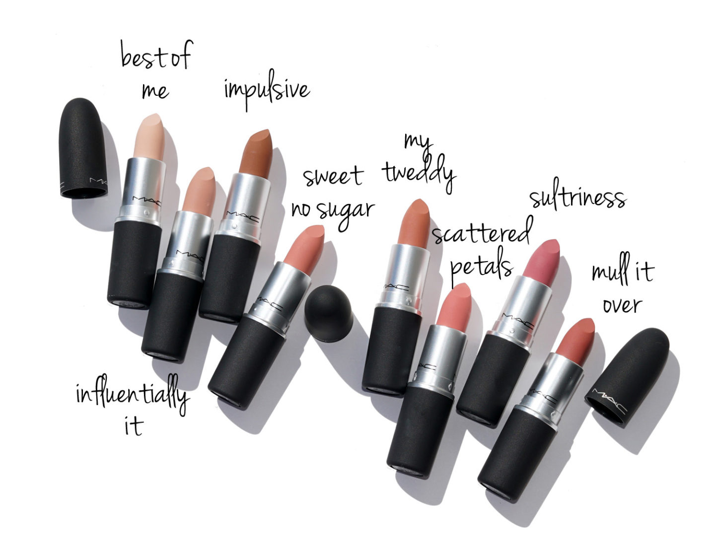 MAC Powder Kiss Le meilleur de moi, Influentiellement, Impulsif, Sucre sans sucre, Mon tweedy, Pétales épars, Sultriness et Mull it Over