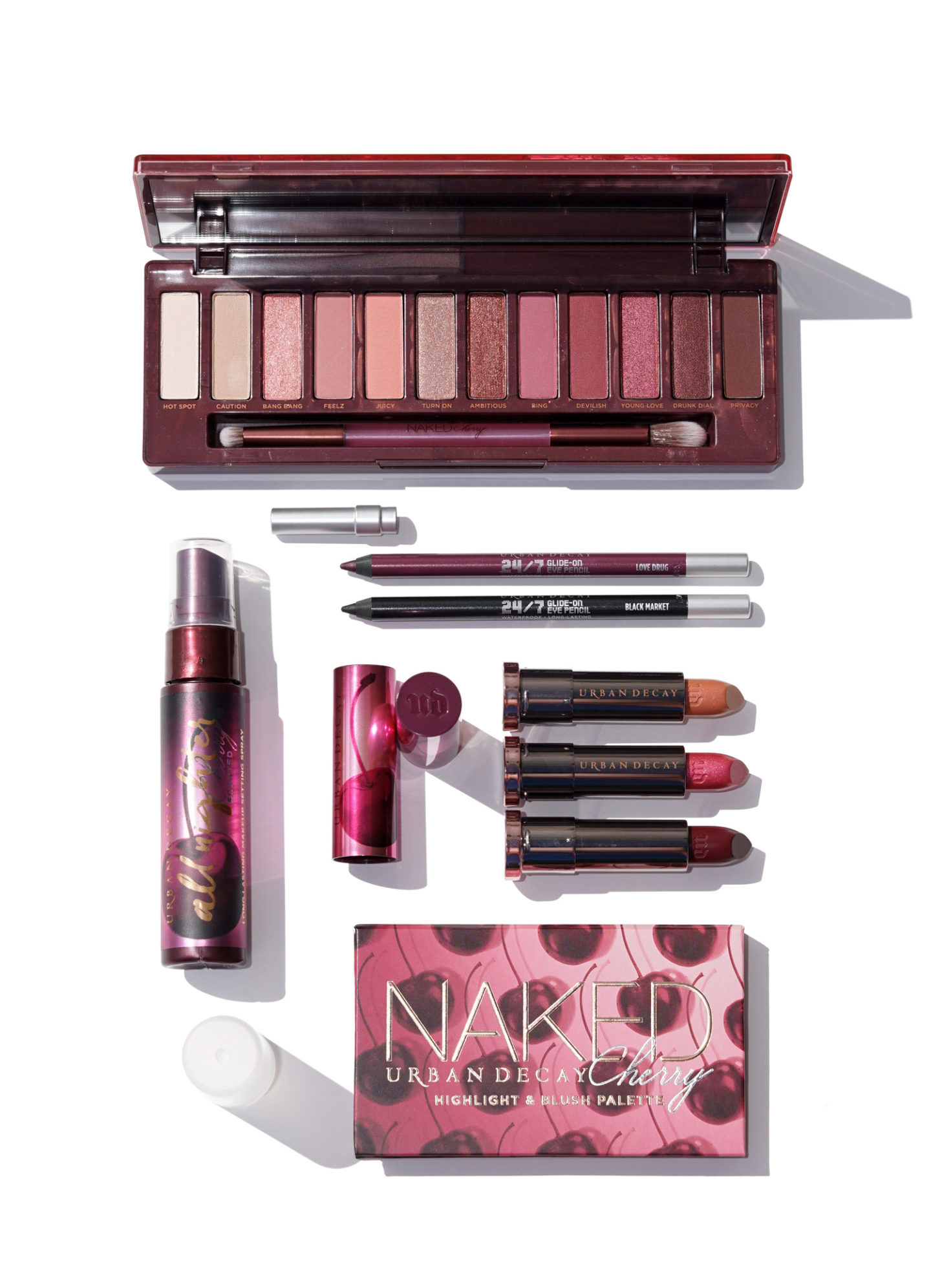 Revue de la collection Naked Cherry d'Urban Decay + échantillons "width =" 1080 "height =" 1495 "srcset =" http://thebeautylookbook.com/wp-content/uploads/2018/10/Urban-Decay-NakedCherry-Collection-Collection-Review- 1440x1993.jpg 1440w, http://thebeautylookbook.com/wp-content/uploads/2018/10/Urban-Decay-NakedCherry-Collection-Collection-Review-800x1107.jpg 800w, http://thebeautylookbook.com/wp-content/ uploads / 2018/10 / Urban-Decay-NakedCherry-Collection-Review-72x100.jpg 72w, http://thebeautylookbook.com/wp-content/uploads/2018/10/Urban-Decay-NakedCherry-Collection-Collection-Collection-Review-1080x1495 .jpg 1080w, http://thebeautylookbook.com/wp-content/uploads/2018/10/Urban-Decay-NakedCherry-Collection-Review.jpg 1500w "tailles =" (largeur maximale: 1080px) 100vw, 1080px "données -jpibfi-post-extrait = "Revue de la collection de cerises nues de Urban Decay + Swatches. Palette de fard à paupières Cherry nue, trio surligneur, rouges à lèvres, doublures pour les yeux 24/7 + vaporisateur parfumé. "Data-jpibfi-post-url =" http://thebeautylookbook.com/2018/10/urban-decay-naked-cherry- collection-review-swatches.html "data-jpibfi-post-title =" Revue de la collection de cerises nues de Urban Decay + échantillons "data-jpibfi-src =" http://thebeautylookbook.com/wp-content/uploads/2018/10 /Urban-Decay-NakedCherry-Collection-Review-1440x1993.jpg "/></p>
<p>Globalement, une collection vraiment mignonne! Je pense que les eye-liners sont vraiment dupables, donc si vous avez du noir ou de la prune dans votre cachette, vous pouvez probablement recréer le look avec quelque chose de similaire. Love Drug tire un peu plus sur la couleur cerise et Black Market est plus d'un noir en sourdine que d'une version profonde classique. Je me sens comme si la palette Highlight et Cheek allait être manquante pour beaucoup d'entre vous. Si vous êtes plus léger que moi, il apparaîtra. Je suis juste au ton de la peau où il donne une lueur à peine là. Si vous êtes plus sombre, je soupçonne que ce sera trop clair / clair pour votre teint. La palette de fard à paupières était un OUI inattendu pour moi. Je suis toujours une fille de couleur pêche, or / bronze pour les ombres à paupières, mais c’est agréable de se diversifier ici et là avec des couleurs que vous ne porteriez pas normalement. Étant donné que je porte rarement des rouges ou des roses, je me trouve plus courageux avec la couleur et adore essayer de nouvelles combinaisons.</p>
<p>Vous pouvez trouver la collection Naked Cherry sur le marché maintenant. Je suis vraiment surpris de constater que plusieurs articles se sont vendus ici et là. Vous devrez peut-être faire un peu de shopping pour trouver toutes les couleurs que vous souhaitez.</p>
<p style=