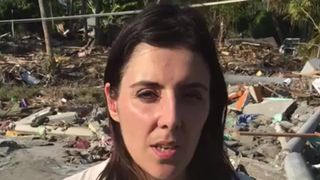 Siobhan Robbins de Sky rapporte depuis le Palu, en Indonésie, qui a été dévastée par un tsunami. " : //e3.365dm.com/18/10/640x380/Ut_HKthATH4eww8X4xMDoxOjA4MTsiGN_4439530.jpg? 20181001105358 640w, https://e3.365dm.com/18/10/736x414/Ut_HKthATH4eww8X4xMDoxOjA4MTsiGN_4439530.jpg?20181001105358 736w, https: // e3 .365dm.com / 18/10 / 992x558 / Ut_HKthATH4eww8X4xMDoxOjA4MTsiGN_4439530.jpg? 20181001105358 992w, https://e3.365dm.com/18/10/1096x616/Ut_HKthATH4eww8X4xMDoxOjA4MTsiGN_4439530.jpg?20181001105358 1096w, https://e3.365dm.com /18/10/1600x900/Ut_HKthATH4eww8X4xMDoxOjA4MTsiGN_4439530.jpg?20181001105358 1600w, https://e3.365dm.com/18/10/1920x1080/Ut_HKthATH4eww8X4xMDoxOjA4MTsiGN_4439530.jpg?20181001105358 1920w, https://e3.365dm.com/18/10 /2048x1152/Ut_HKthATH4eww8X4xMDoxOjA4MTsiGN_4439530.jpg?20181001105358 2048w "size =" (min-width: 900px) 992px, 100vw