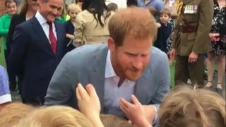 Prince Hary rencontre des écoliers à Melbourne. "Srcset =" https://e3.365dm.com/18/10/320x/fr/a9870cdfdfb7a7d0badaaa948411f98ff660910e6ff2a6fa5e5f32735a6b5d5f46f6f a9870c85dfba7d0badaaa948411f98cf660910e6ff2a6fa5e5f32735a6b5d46f_4456393.jpg? 20181018084942 640W, https://e3.365dm.com/18/10/736x414/a9870c85dfba7d0badaaa948411f98cf660910e6ff2a6fa5e5f32735a6b5d46f_4456393.jpg?20181018084942 736w, https://e3.365dm.com/18/10/992x558/a9870c85dfba7d0badaaa948411f98cf660910e6ff2a6fa5e5f32735a6b5d46f_4456393.jpg? 20181018084942 992w, https://e3.365dm.com/18/10/1096x616/a9870c85dfba7d0badaaa948411f98cf660910e6ff2a6fa5e5f32735a6b5d46f_4456393.jpg?20181018084942 1096w, 1600w https://e3.365dm.com/18/10/1600x900/a9870c85dfba7d0badaaa948411f98cf660910e6ff2a6fa5e5f32735a6b5d46f_4456393.jpg?20181018084942, https : //e3.365dm.com/18/10/1920x1080/a9870c85dfba7d0badaaa948411f98cf660910e6ff2a6fa5e5f32735a6b5d46f_4456393.jpg? 20181018084942 1920w, https://e3.365dm.com/18/10/2048x1152/a9870c85dfba7d0badaaa948411f98cf660910e6ff2a6fa5e5f32735a6b5d46f_4456393.jpg?2018w08
