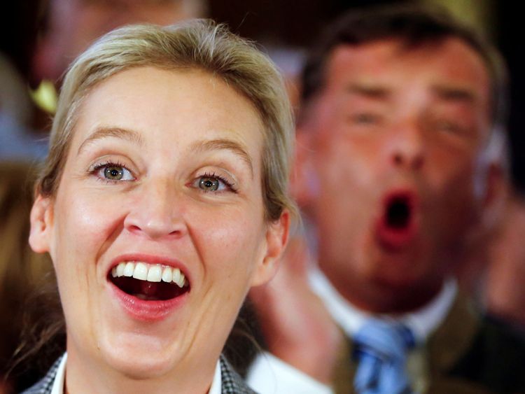 Alice Weidel de l'AfD réagit après les premiers sondages à la sortie des bureaux de vote