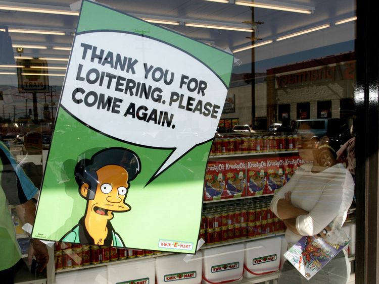 Le slogan d'Apu est "merci, reviens"