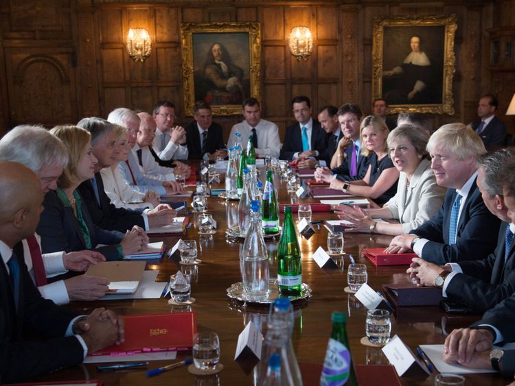 Theresa May tient une réunion du cabinet à Chequers en 2016           