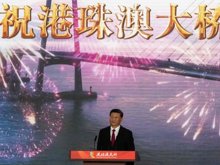 Le président chinois Xi Jinping a ouvert le pont lors d'une cérémonie