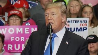 Donald Trump a une autre passion pour les médias après l'arrestation d'un suspect de bombe de pipe "srcset =" https://e3.365dm.com/18/10/320x180/skynews-donalkd-trump-sinister-actions_4466427.jpg?20181027123642 320w, https : //e3.365dm.com/18/10/640x380/skynews-donalkd-trump-sinister-actions_4466427.jpg? 20181027123642 640w, https://e3.365dm.com/18/10/736x414/skynews-donalkd- trump-sinister-actions_4466427.jpg? 20181027123642 736w, https://e3.365dm.com/18/10/992x558/skynews-donalkd-trump-sinister-actions_4466427.jpg?20181027123642 992w, https: //e3.365dm. com / 18/10 / 1096x616 / skynews-donalkd-trump-sinister-actions_4466427.jpg? 20181027123642 1096w, https://e3.365dm.com/18/10/1600x900/skynews-donalkd-trump-sump-sinister-actions_44627.jpg ? 20181027123642 1600w, https://e3.365dm.com/18/10/1920x1080/skynews-donalkd-trump-sinister-actions_4466427.jpg?20181027123642 1920w, https://e3.365dm.com/18/10/2048x1152 /skynews-donalkd-trump-sinister-actions_4466427.jpg?20181027123642 2048w "tailles =" (min-largeur: 900px) 992px, 100vw