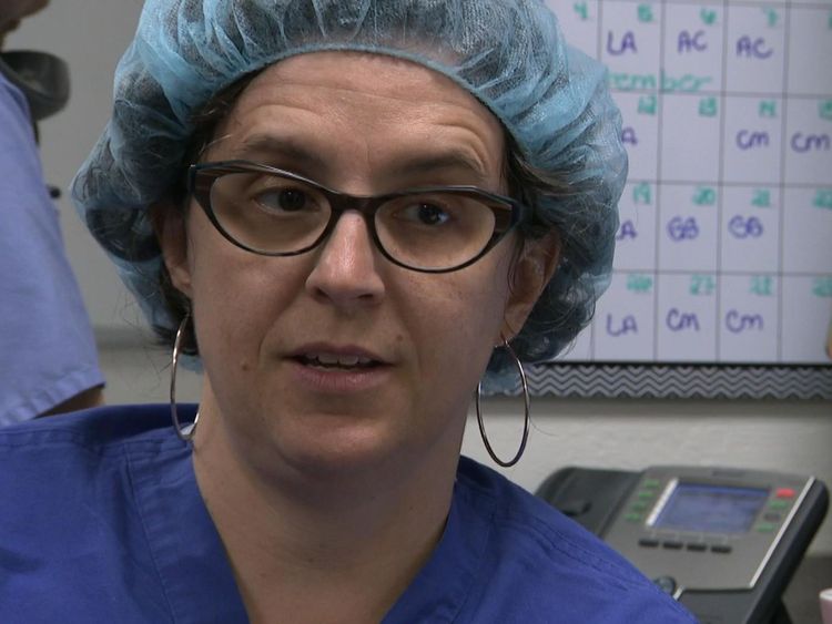 Dr Andrea Chiavarini voyage à travers le pays pour aider les femmes à obtenir des avortements sans risque