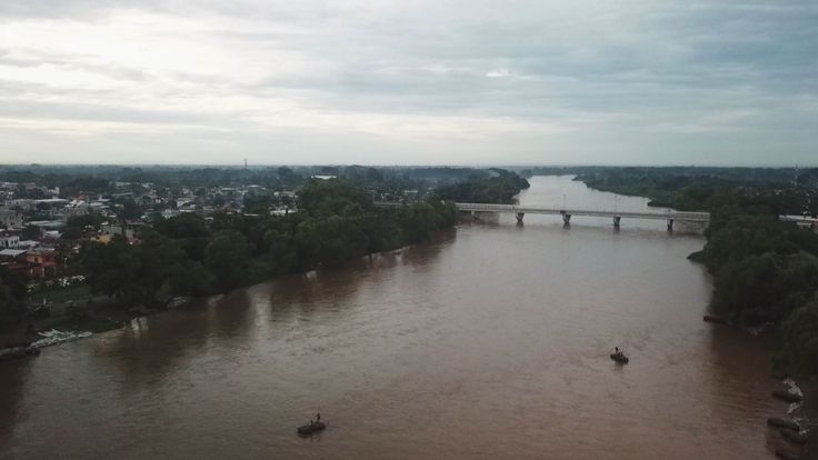 La traversée du fleuve entre le Guatemala et le Mexique