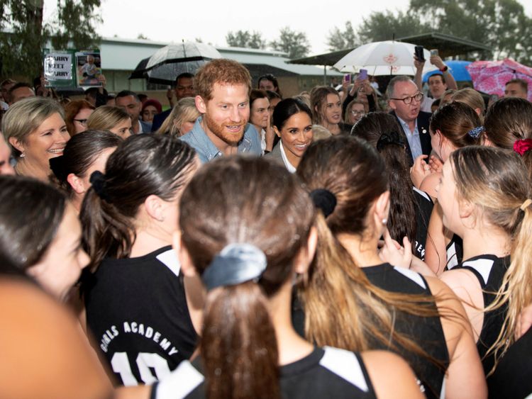 Le prince Harry et Meghan, la duchesse de Sussex, visitent la Fondation Clontarf et la Girls Academy à Dubbo