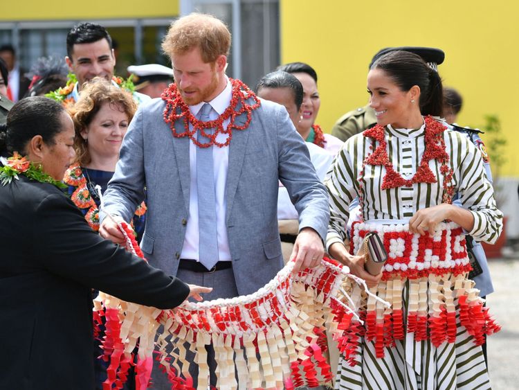 Le couple royal a visité une exposition d'artisanat tongan