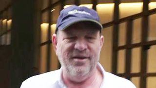 Harvey Weinstein à New York, un an après que des accusations à son encontre ont émergé "srcset =" https://e3.365dm.com/18/10/320x180/skynews-harvey-weinstein-hannah-thomas-peter_4444112.jpg?fr.20181005230712 320w, https://e3.365dm.com/18/10/640x380/skynews-harvey-weinstein-hannah-thomas-peter_4444112.jpg?20181005230712 640w, https://e3.365dm.com/18/10/736x414/skynews -harvey-weinstein-hannah-thomas-peter_4444112.jpg? 20181005230712 736w, https://e3.365dm.com/18/10/992x558/skynews-harvey-weinstein-hannah-thomas-peter_4444112.jpg?20171852307 : //e3.365dm.com/18/10/1096x616/skynews-harvey-weinstein-hannah-thomas-peter_4444112.jpg? 20181005230712 1096w, https://e3.365dm.com/18/10/1600x900/skynews- harvey-weinstein-hannah-thomas-peter_4444112.jpg? 20181005230712 1600w, https://e3.365dm.com/18/10/1920x1080/skynews-harvey-weinstein-hannah-thomas-peter_4444112.jpg?208, des exemples de produits //e3.365dm.com/18/10/2048x1152/skynews-harvey-weinstein-hannah-thomas-peter_4444112.jpg?20181005230712 2048w "tailles =" (largeur minimale: 900px) 992px, 100vw
