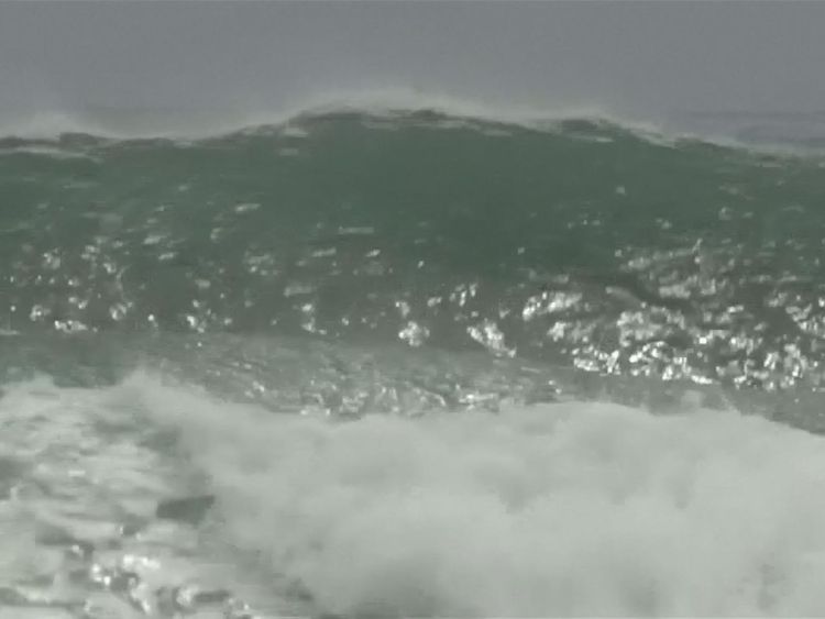 Vagues se développant au large des côtes cubaines avant l’arrivée de l’ouragan Michael
