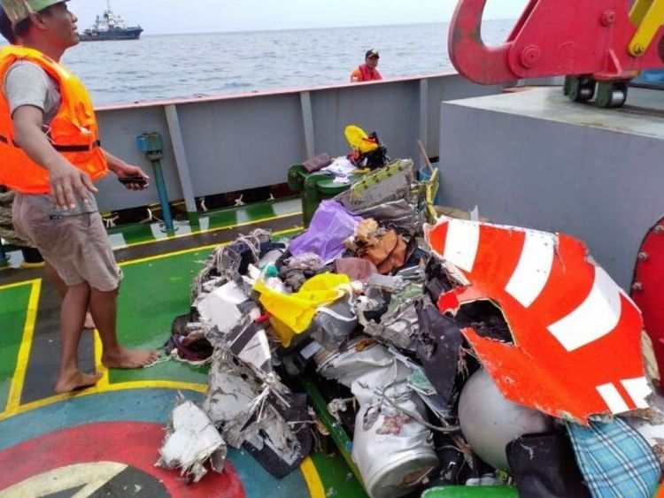 Certains débris de l'avion ont été récupérés. Image: Sutopo Purwo Nugroho