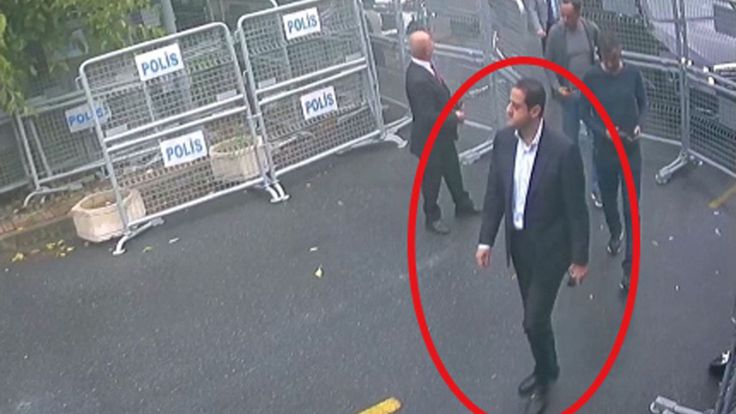 Images de la caméra de surveillance montrant un homme, précédemment vu avec l'entourage du prince héritier saoudien Mohammed bin Salman, se dirigeant vers le consulat d'Arabie saoudite à Istanbul juste avant la disparition de l'écrivain Jamal Khashoggi
