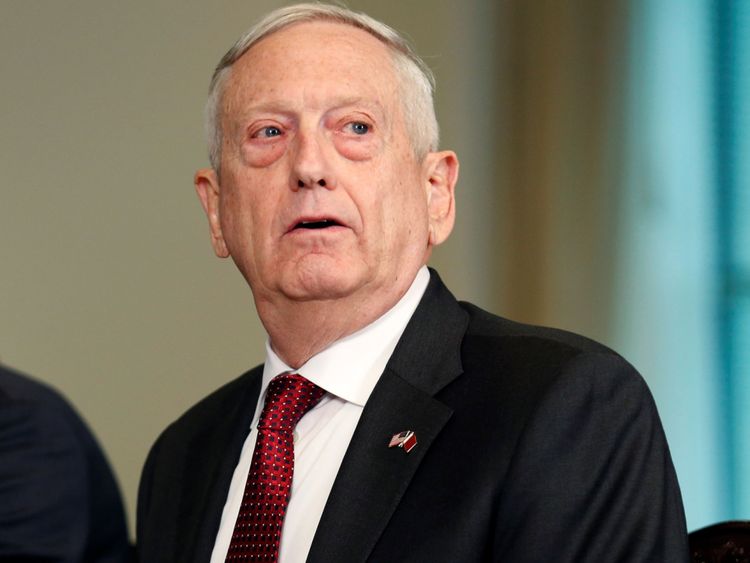 Le secrétaire américain à la Défense, James Mattis, s'exprimant lors d'une réunion avec l'émir du Qatar, Tamim Bin Hamad Al-Thani, au Pentagone à Washington, aux États-Unis, le 9 avril 2018. REUTERS / Joshua Roberts