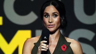 La duchesse de Sussex à la cérémonie de clôture des Jeux Invictus "srcset =" https://e3.365dm.com/18/10/320x180/skynews-meghan-duchess-of-sussex_4466617.jpg?20181027152007 320w, https: / /e3.365dm.com/18/10/640x380/skynews-meghan-duchess-of-sussex_4466617.jpg?20181027152007 640w, https://e3.365dm.com/18/10/736x414/skynews-meghan-duchess- of-sussex_4466617.jpg? 20181027152007 736w, https://e3.365dm.com/18/10/992x558/skynews-meghan-duchess-of-sussex_4466617.jpg?20181027152007 992w, https://e3.365dm.com/ 18/10 / 1096x616 / skynews-meghan-duchesse-de-sussex_4466617.jpg? 20181027152007 1096w, https://e3.365dm.com/18/10/1600x900/skynews-meghan-duchess-of-sussex_4466617.jpg? 1600w, https://e3.365dm.com/18/10/1920x1080/skynews-meghan-duchess-of-sussex_4466617.jpg?20181027152007 1920w, https://e3.365dm.com/18/10/2048x1152/skynews -meghan-duchesse-de-sussex_4466617.jpg? 20181027152007 2048w "tailles =" (largeur minimale: 900px) 992px, 100vw