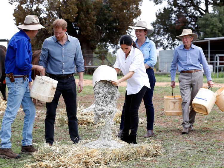 Le prince Harry et Meghan, la duchesse de Sussex, rendent visite à une famille d'agriculteurs de la région, les Woodley, à Dubbo