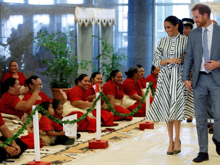 Harry et Meghan arrivent pour leur rencontre avec le Premier ministre des Tonga