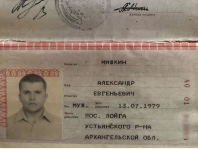 Le passeport d'Alexander Mishkin, qui s'appelait Alexander Petrov