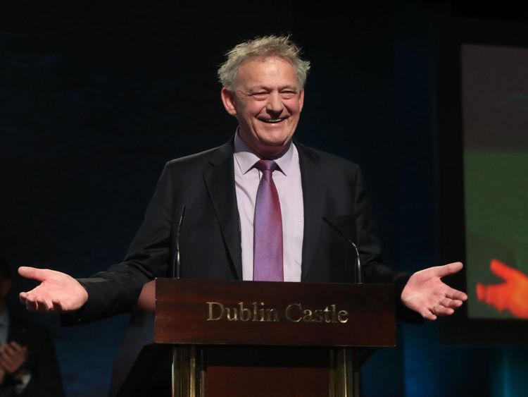 Le candidat défait, Peter Casey, prononce un discours après l'annonce de Michael D Higgins comme vainqueur au château de Dublin