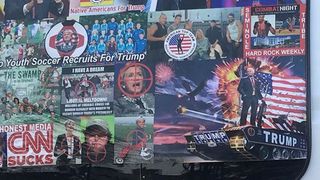 La fourgonnette du suspect était recouverte d'autocollants pro-Trump "srcset =" https://e3.365dm.com/18/10/320x180/skynews-pipe-bombs-donald-trump_4466015.jpg?20181026204249 320w, https : //e3.365dm.com/18/10/640x380/skynews-pipe-bombs-donald-trump_4466015.jpg? 20181026204249 640w, https://e3.365dm.com/18/10/736x414/skynew-pipe- bombs-donald-trump_4466015.jpg? 20181026204249 736w, https://e3.365dm.com/18/10/992x558/skynews-pipe-bombs-donald-trump_4466015.jpg?201810262044249, https: //e3.33. com / 18/10 / 1096x616 / skynews-pipe-bombs-donald-trump_4466015.jpg? 20181026204249 1096w, https://e3.365dm.com/18/10/1600x900/skynews-pipe-bombs-donald-trump_4466015.jpg ? 20181026204249 1600w, https://e3.365dm.com/18/10/1920x1080/skynews-pipe-bombs-donald-trump_4466015.jpg?20181026204249 1920w, https://e3.365dm.com/18/10/2048x1152 /skynews-pipe-bombs-donald-trump_4466015.jpg?20181026204249 2048w "values ​​=" (min-width: 900px) 992px, 100vw