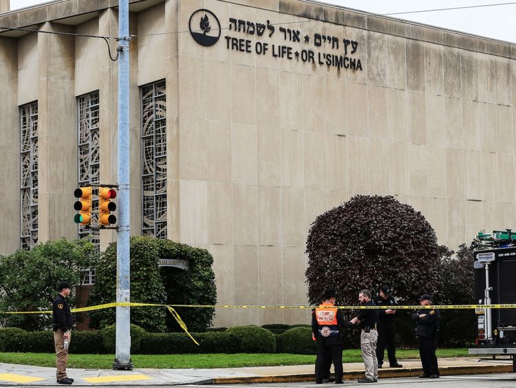 La police à l'extérieur de la synagogue Tree of Life