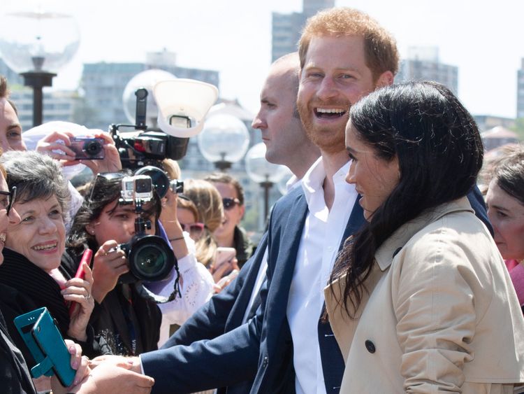 Prince Harry et Meghan devant l’Opéra de Sydney