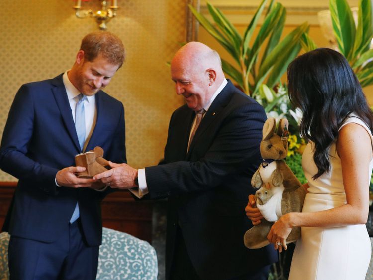 Harry et Meghan rencontrent le gouverneur général de l’Australie, Peter Cosgrove