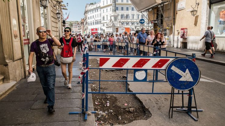 Les rues de Rome regorgent de nids de poule