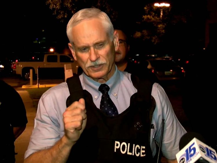 Le chef Allen Heidler a demandé à la communauté de prier pour les policiers blessés