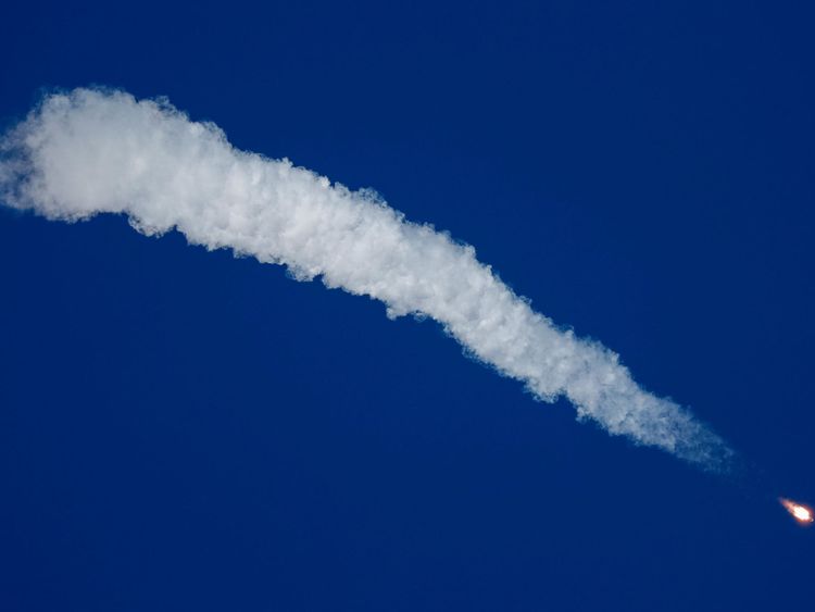 La navette spatiale Soyouz MS-10 transportant l’équipage de l’astronaute américain Nick Hague et du cosmonaute russe Alexey Ovchinin décolle