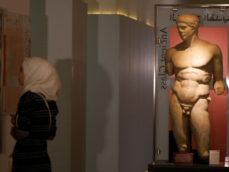Des milliers d'objets et de sculptures sont exposés