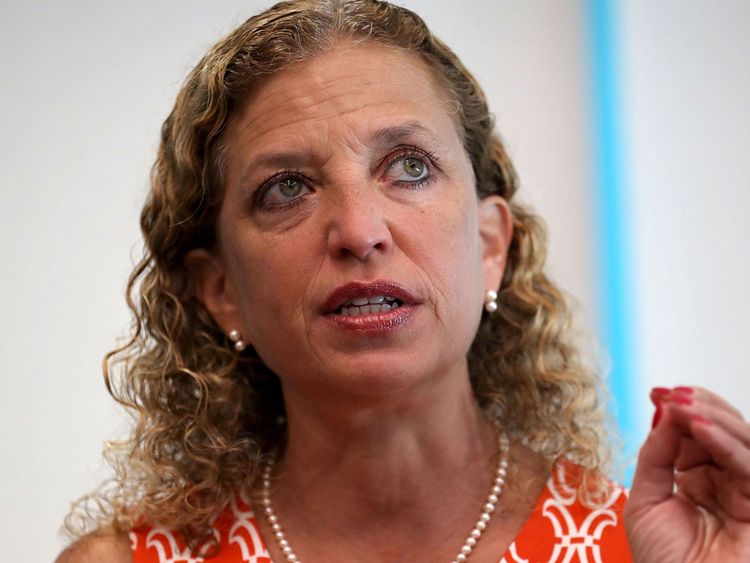 Le colis envoyé au bureau de Mme Schultz aurait été adressé au procureur général Eric Holder