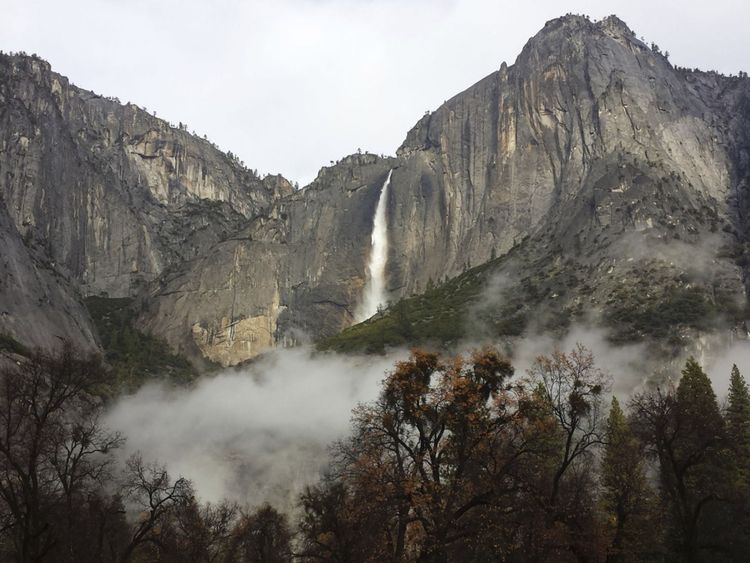 La plupart des principales caractéristiques du parc, telles que les chutes de Yosemite, sont visibles depuis Taft Point.